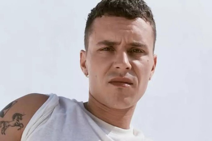 Arón Piper, ator de Elite, surge completamente pelado em novas fotos -  (crédito: Observatório dos Famosos)