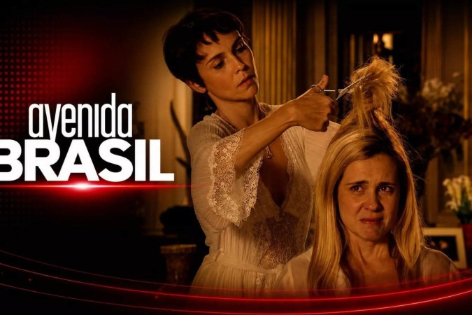 Avenida Brasil: Nina humilha Carminha, corta os cabelos da rival e a obriga a comer a comida servida aos empregados -  (crédito: Obeservatório da TV)