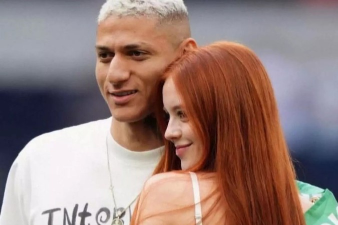 Amanda Araújo: as fotos mais sensuais da esposa de Richarlison apenas de biquíni -  (crédito: Observatório dos Famosos)
