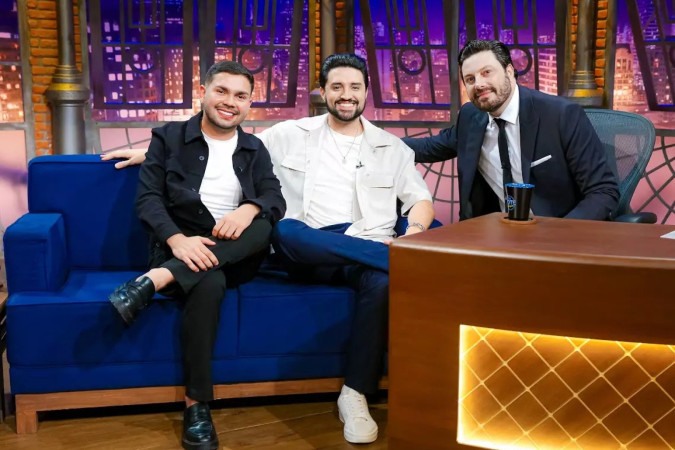Gui Gomes e Lucas Almeida revelam histórias inusitadas da faxina e limpeza de casas de acumuladores no The Noite no SBT -  (crédito: Observatório dos Famosos)