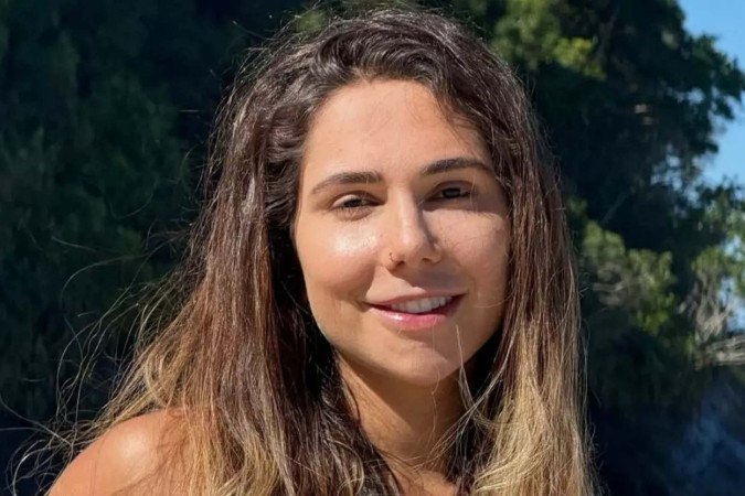 Carolina Portaluppi compartilha fotos de biquíni curtindo praia de Ubatuba e recebe elogios -  (crédito: Observatório dos Famosos)