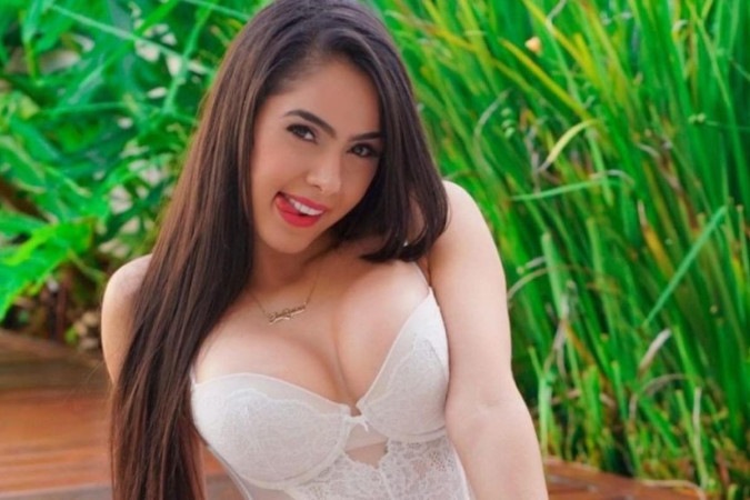 Juliana Bonde responde se já fez sexo com mais de um em uma noite -  (crédito: Observatório dos Famosos)