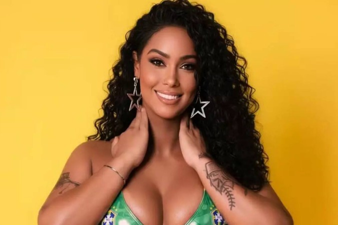 Rosiane Pinheiro recria capa da Playboy após quase 30 anos e relembra título de Musa da Copa do Mundo -  (crédito: Observatório dos Famosos)