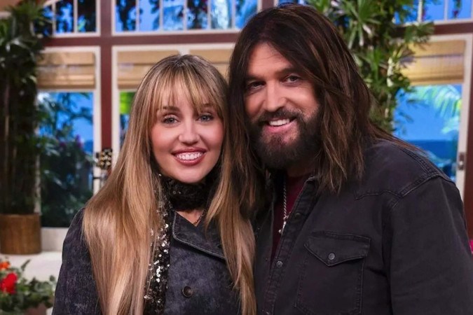 Pai de Miley Cyrus revela que ficou à beira da morte após problema de saúde inesperado -  (crédito: Observatório dos Famosos)