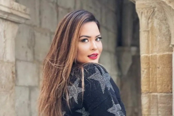 Geisy Arruda posa com maiô mega cavado e exibe marquinhas na virilha -  (crédito: Observatório dos Famosos)