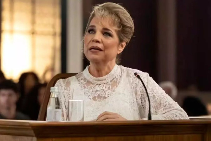 Quem Ama Cuida: Figurino de Pilar no julgamento de Adriana chama atenção do público -  (crédito: Obeservatório da TV)