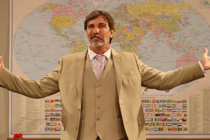 Longe das novelas, Marcelo Faria retorna aos palcos em comédia política com personagem irônico -  (crédito: Observatório dos Famosos)