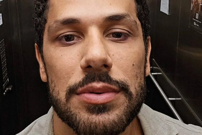 Após polêmica em nova novela, Amaury Lorenzo dá zoom em peitoral na web -  (crédito: Observatório dos Famosos)