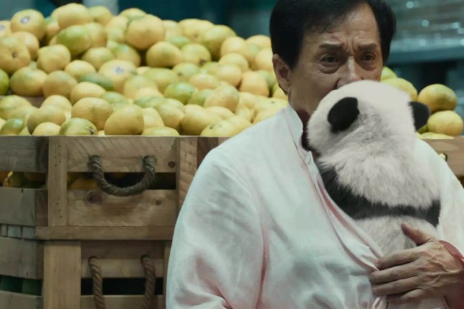 Sessão da Tarde: Jackie Chan enfrenta criminosos para salvar panda em filme de ação na Globo nesta terça-feira (22) -  (crédito: Obeservatório da TV)