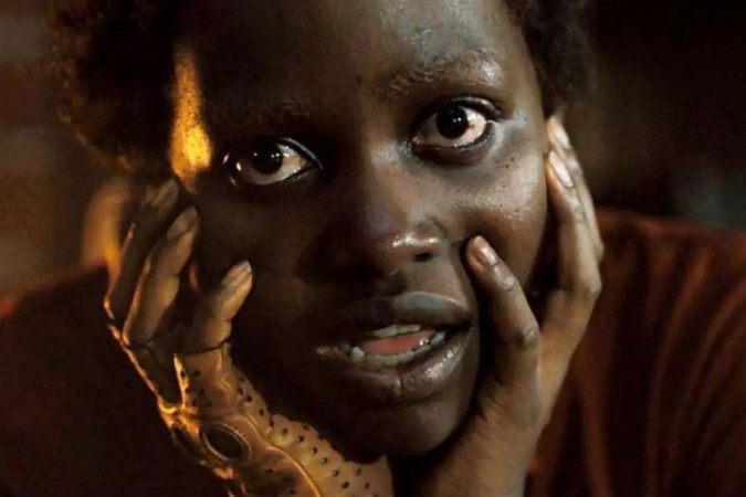 Supercine: Globo exibe terror perturbador com família perseguida por visitantes misteriosos neste sábado (10) -  (crédito: Obeservatório da TV)