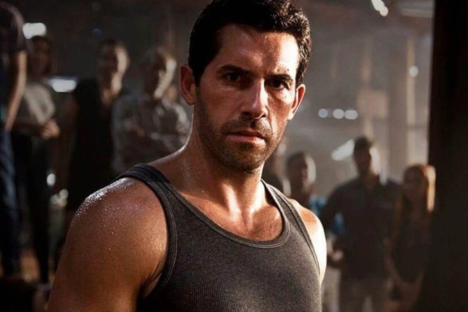Cine Aventura: Record exibe filme de ação com Scott Adkins neste sábado (17) -  (crédito: Obeservatório da TV)