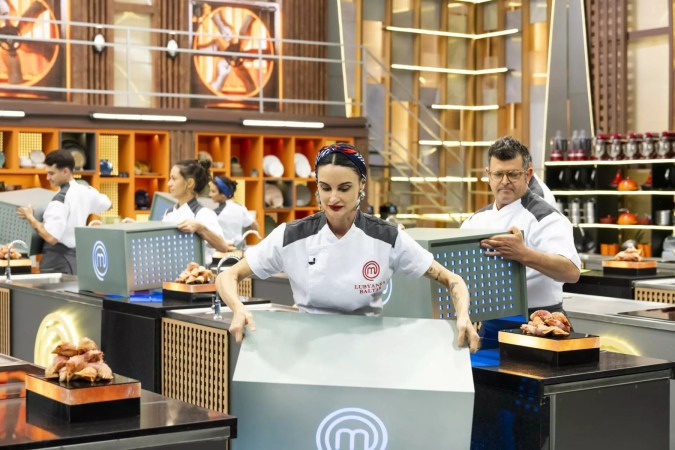 MasterChef Profissionais surpreende participantes com cabeças de frango na Caixa Misteriosa -  (crédito: Obeservatório da TV)