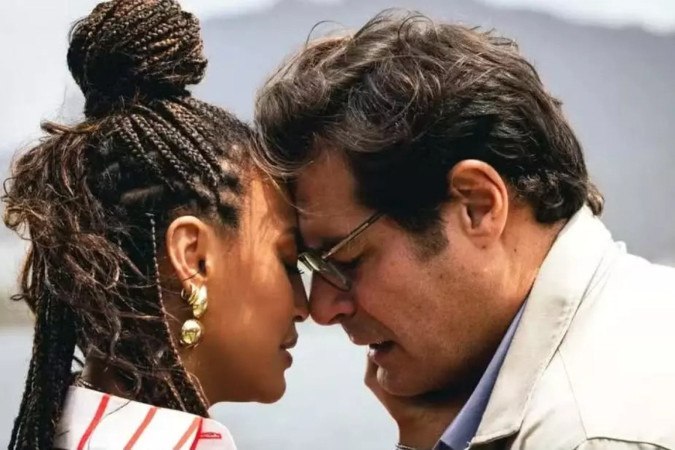 Por Você: Bela e Gabriel se beijam, mas são flagrados por aliado de Junqueira -  (crédito: Obeservatório da TV)