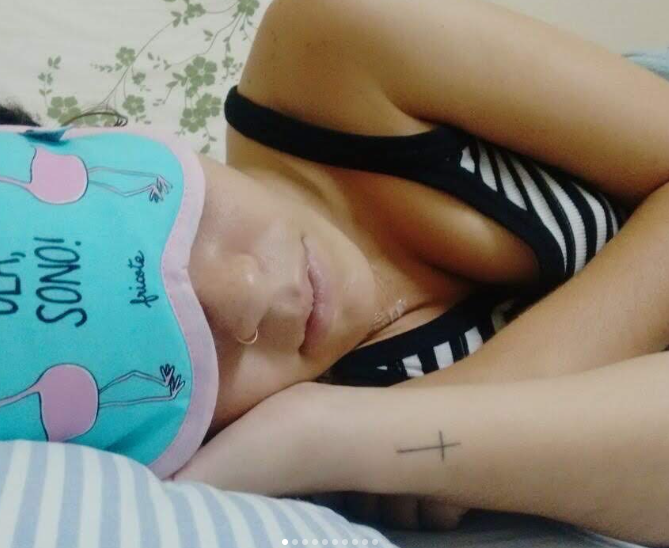 Como ela costumava jogar bola, achou que a dor poderia ser oriunda de alguma torção. 