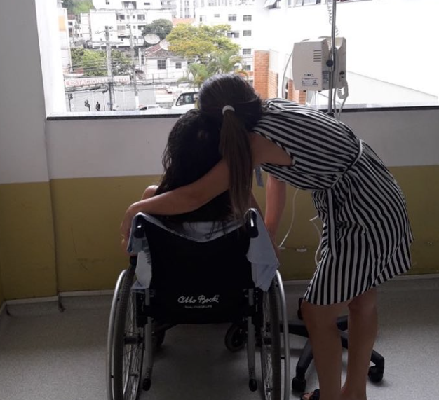 Ela criou uma vaquinha online para arrecadar dinheiro para a compra de uma prótese.  Boa sorte para a Gabriela. E fica o alerta: Não ande descalço! 